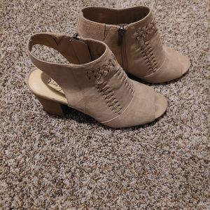Vintage7Eight Shoes, Tan, Size 8